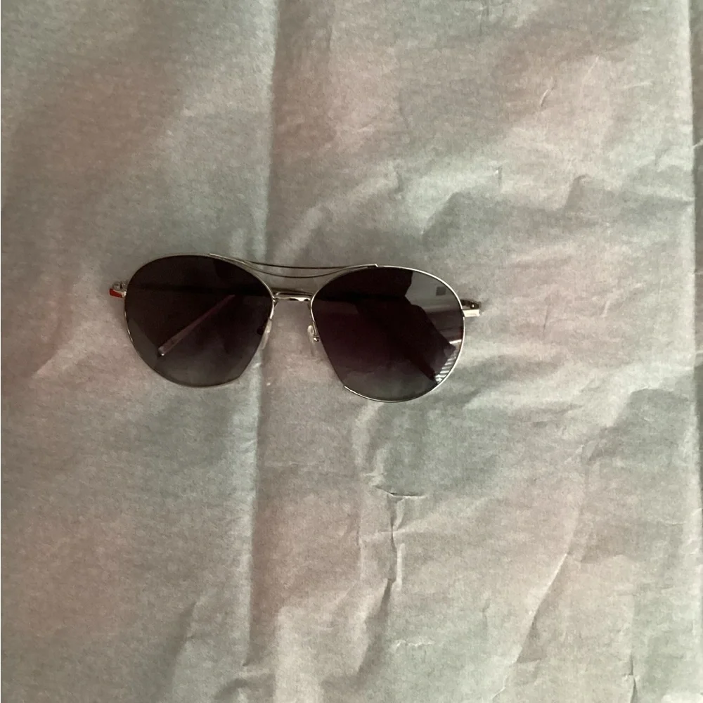 Elegant Black and Silver semi Frame Sunglasses